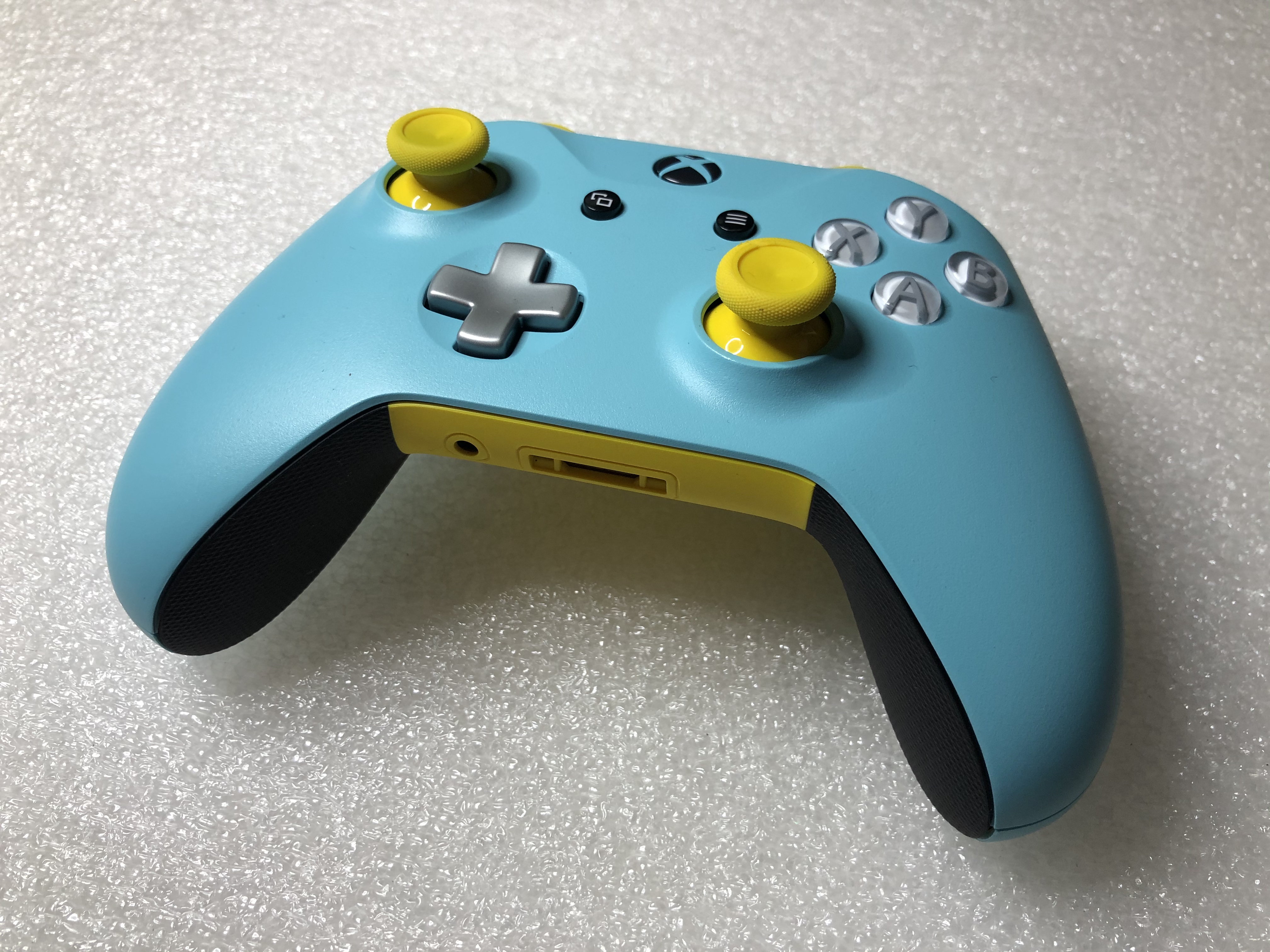 Microsoft Xbox One S Wireless Controller - Custom Blue/Yellow/Black **POUŽITÝ**
